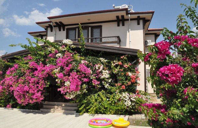 Beautiful 4-bed Villa Private Pools - Photo 33