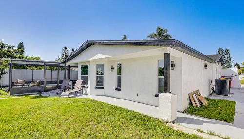 Canal Front Oasis w Heated Pool Close to the Beach - Foto 5