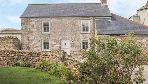 Swallows Nest - Photo 2