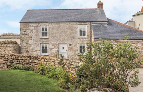 Swallows Nest - Photo 2