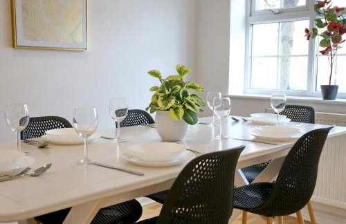 3Bed Manchester Home · Parking · Near AO Arena - Pass the Keys - Photo 20
