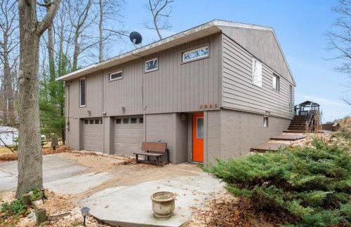 Gorgeous Beach! Lakefront with large Wooden Deck - Foto 6