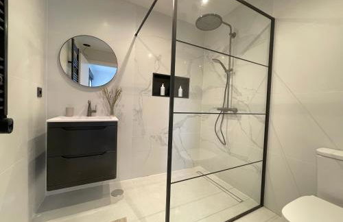 ULTIMATE LUXURY DREAM VILLA with 7 BEDROOMS, GYM, SPA and INFINITY POOL - Photo 47