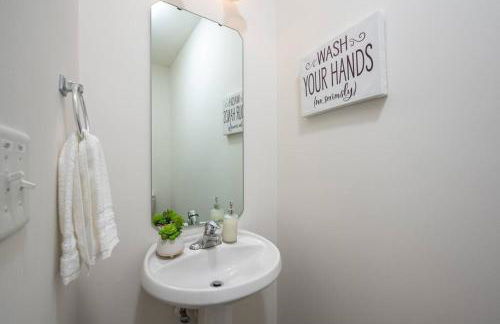 Duke 10 Min Away 3 Bedroom - Photo 21