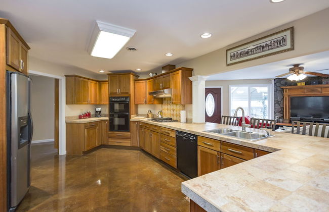 Grand Dream Vacation Home in Nashville 7+ beds! - Photo 14