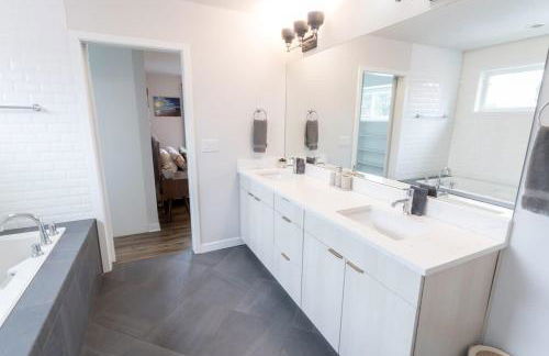 Comfy Family Home, Walkable Neighborhood + Patio! - Foto 39