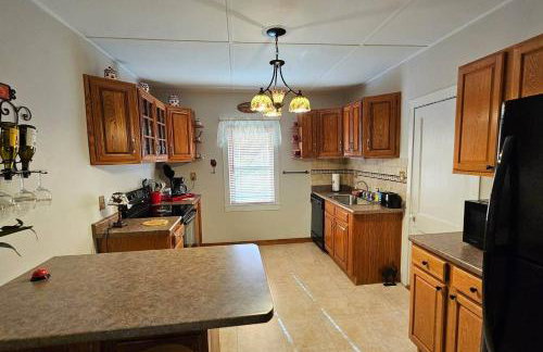 Farmhouse Retreat - Sleeps 10 - 1hr from STL - Foto 21