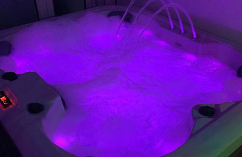 Relaxing Getaway With Hot Tub & Sauna Sleeps 6 - Foto 80