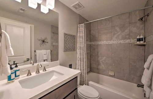 Modern Huntsville Resort Retreat with Deck and Hot Tub - Foto 27