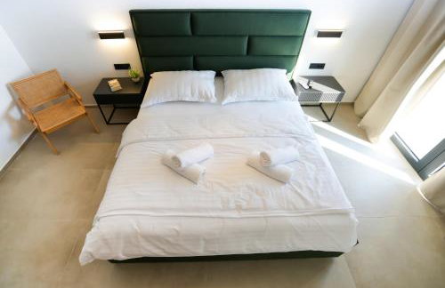 Newly built Villa MarVista with 4 bedrooms,infinity pool & stunning sea and mountain views - Photo 18