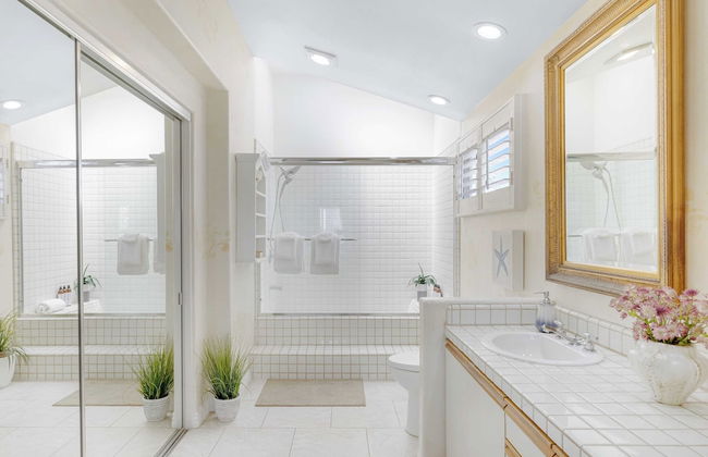 Shoreline Villa by Avantstay Steps to the Beach, Bay, & Pier! - Photo 22