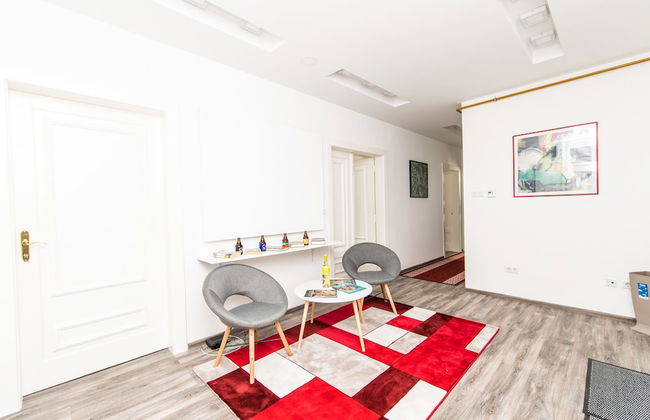 Modern Apartment in the Heart of the City Center! - Photo 6