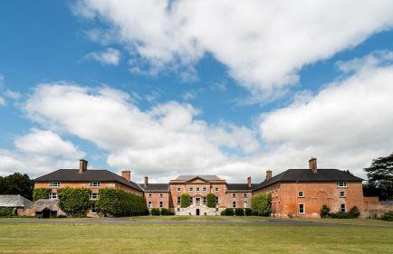 Earnshill House - Photo 1