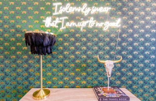 The Ultimate Double Rooftop Deck with Skyline Views - Foto 16