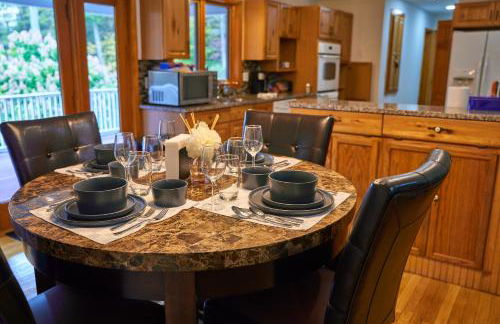 Serene Rustic Retreat with Lake - Foto 3