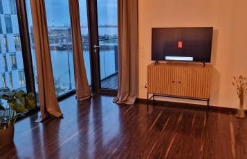 Homey Apartments Harbor Suite - Parking Two Bathrooms Netflix Sea view - Photo 4