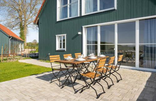 GUT KLETKAMP "Mühlenhof 5" - Ruhige Ferienwohnung mit 3 Schlafzimmern I Terrasse mit See- & Naturblick I Gemeinschaftsgarten I 15 Min zur Ostsee I Küche I Parkplatz I Waschmaschine I WLAN - Foto 12