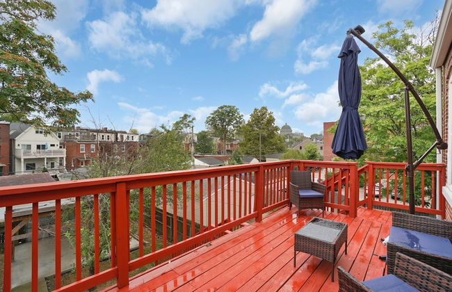 Spacious 3-Bedroom with King Bed - Photo 10