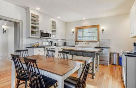 Noble Mansion 7 Bedrooms w Hot Tub Firepit & BBQ - Foto 16