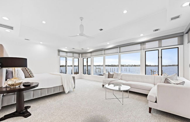 Monmouth Beach 4BR Villa on the Water - Foto 3