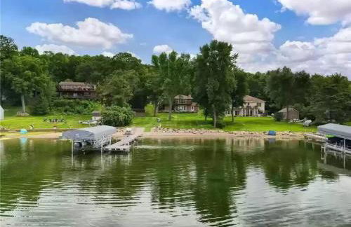Lake Cabin; Renovated, Flat Lot, Dock, Sandy Beach, Many Games and Lake Toys! - Foto 58