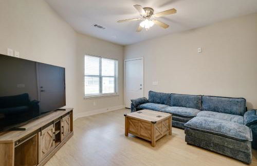 Pool Access, 1 Mi to Shops and Eats Crowley Rental - Foto 4