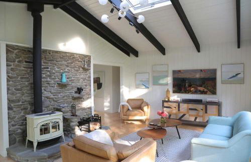 Modern Hideaway with Deck and State Forest Access - Foto 11