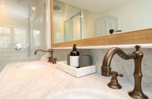 Perfect Retreat in Luxury & Historical Manor House - Photo 53