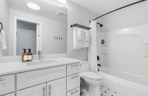 Charming Home in Bellevue Near Downtown n Microsoft - Photo 35