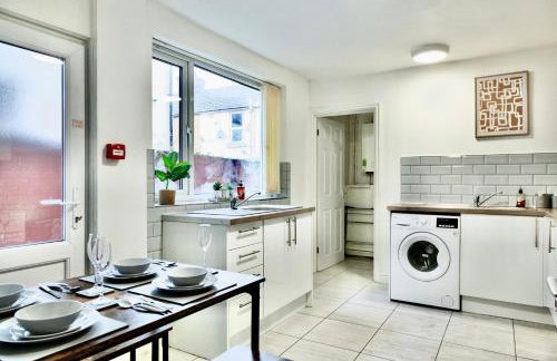 Large 6 Bed House, Long Term Stay Savings, Contractors, Professionals, Big Groups, Free Parking! - Foto 14