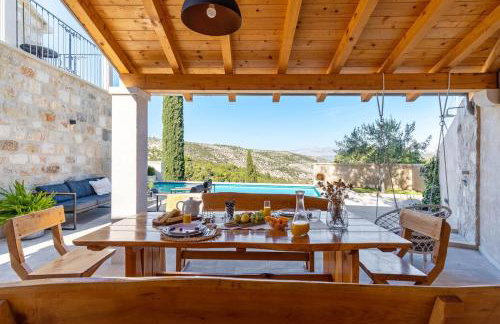 Villa Ani! Traditional and luxurious 4-bedroom villa with heated pool and sea views - Foto 7