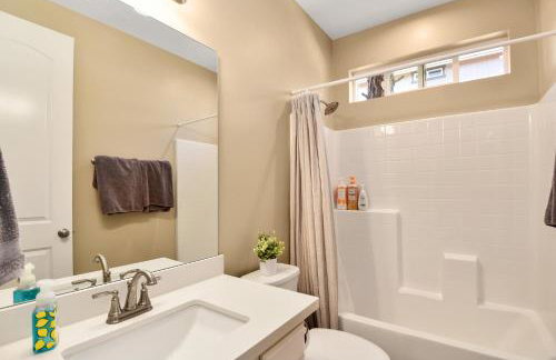 Windtree Retreat Hot Tub Pet-Friendly Fire Pit Near Downtown - Foto 17