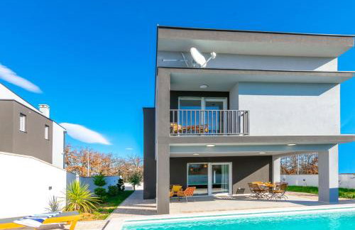 Modern Casa di Lucija with heated pool, near Airport, own parking - Foto 29