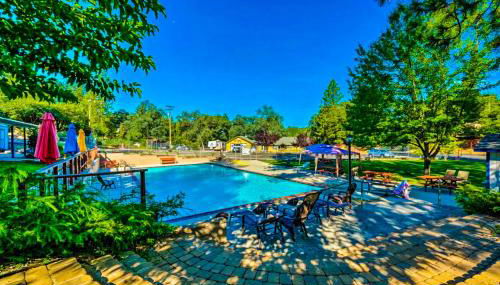 NEW! Cozy & Secluded House w/Deck - Near Yosemite! - Foto 1, Garden, sunbed, Garden view