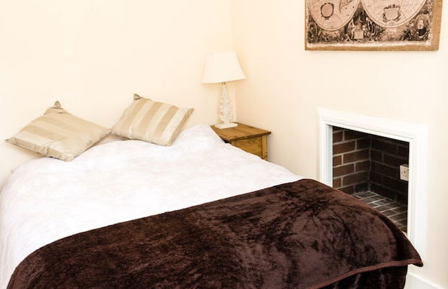 Silver City Apartments, Stylish 2 Bedroom Apartment - Photo 4