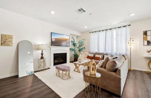 Entire Private Home with 5 Bedrooms 3 Bathrooms, 3000 sqft, Gated Yard, Garage, Nice View, Available Now - Foto 2