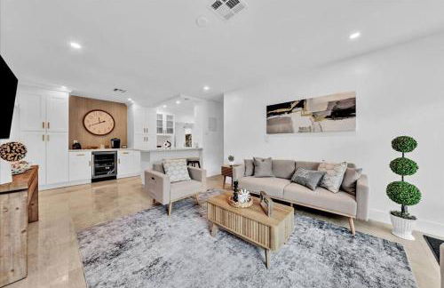 Sunny Days Getaway, 5BD Heated Pool Family Home! - Foto 29