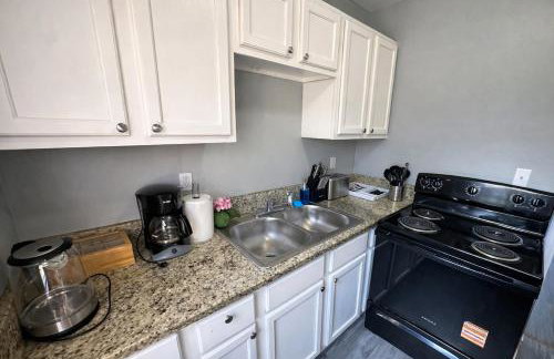 Cozy 1BR Retreat with Free Parking Near Downtown Birmingham and UAB - Photo 6