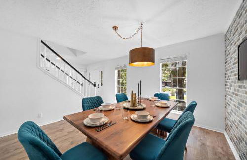 The Pines I Sleeps 12 I Private Pool I Patio & BBQ - Foto 24