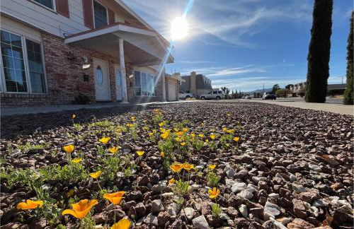 Cozy Townhome 5 Min to Airport - Foto 1