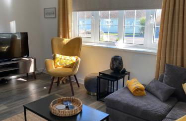 44 Gower holiday village Ty Gŵyr Cosy 2 bedroom Chalet with a seasonal indoor pool - Foto 1