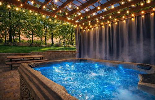 Modern 5BR, Kid-Friendly Home In Poconos with Pool Table - Foto 1