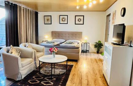 Private Studio Apartment with Balcony in Dortmund-Brackel - Photo 1