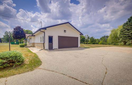 Updated Plymouth Home about 5 Mi to Road America! - Foto 30