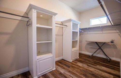 3400 SqFt House W/40Ft Heated Pool/Spa- Strip View - Photo 40