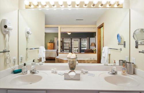 Life's Better At The Lake - Foto 25