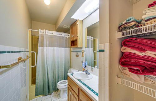 Germfask Home with Fire Pit, Grill and Yard Games! - Foto 10