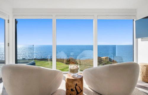 Distinguished Oceanfront Point Estate with Iconic Beach Mountain Vistas - Foto 16