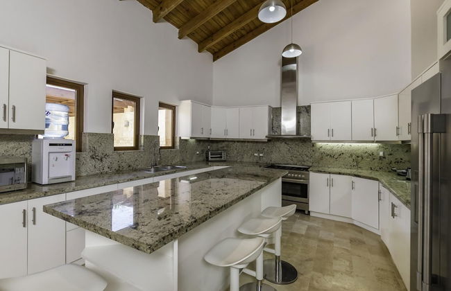 Luxurious 5-bdr Villa at Casa de Campo With Pool Jacuzzi Games Hibachi Staff - Photo 25