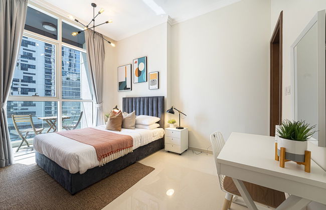 Luxe Apartments near Dubai Mall, Burj Khalifa - Pool, Gym, & Parking by Sojo Stay - Photo 20